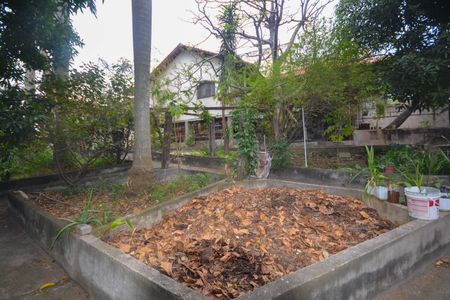 Casa para alugar com 3000m², 4 quartos e 4 vagas Casa para alugar com 3000m², 4 quartos e 4 vagasQuintal