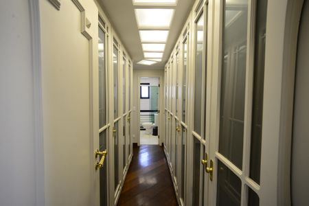 Apartamento à venda com 623m², 4 quartos e 6 vagasCorredor