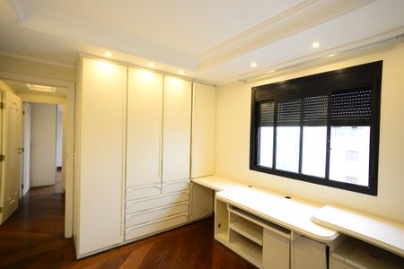Apartamento à venda com 623m², 4 quartos e 6 vagasQuarto 2