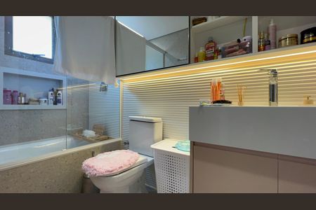 Apartamento à venda com 88m², 2 quartos e 2 vagasBanheiro da Suíte