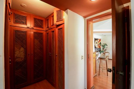 Apartamento para alugar com 370m², 4 quartos e 4 vagasCloset da Suíte 2