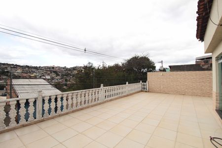 Casa à venda com 360m², 3 quartos e 2 vagasVaranda