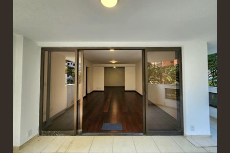 Apartamento para alugar com 242m², 3 quartos e 4 vagasVaranda