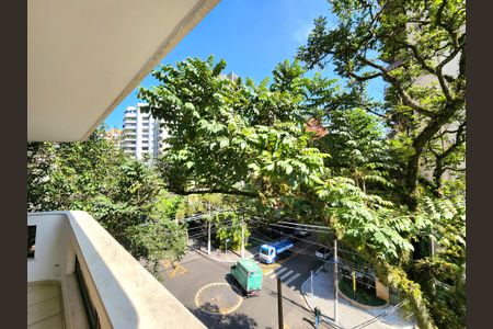 Apartamento para alugar com 242m², 3 quartos e 4 vagasVista