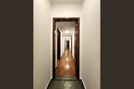 Apartamento para alugar com 242m², 3 quartos e 4 vagasCorredor