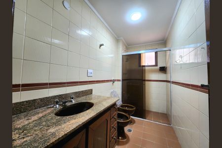 Apartamento para alugar com 242m², 3 quartos e 4 vagasBanheiro da Suíte 1