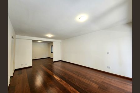 Apartamento para alugar com 242m², 3 quartos e 4 vagasSala