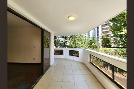 Apartamento para alugar com 242m², 3 quartos e 4 vagasVaranda