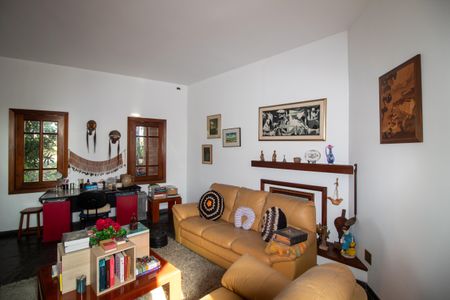 Casa à venda com 800m², 4 quartos e 6 vagasSala