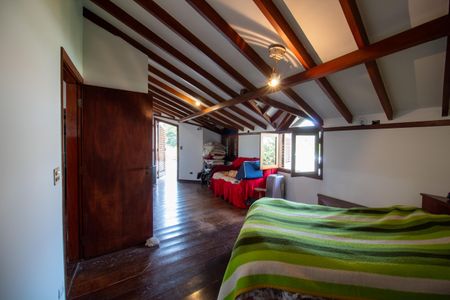 Casa à venda com 800m², 4 quartos e 6 vagasSuíte 1