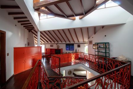 Casa à venda com 800m², 4 quartos e 6 vagasEscada