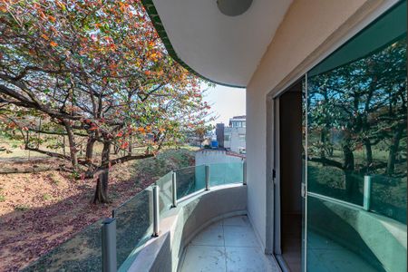 Apartamento à venda com 200m², 3 quartos e 1 vaga Apartamento à venda com 200m², 3 quartos e 1 vagaVaranda da Suíte