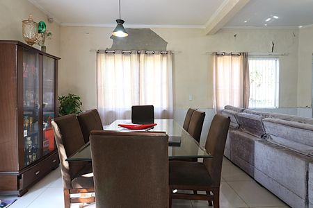 Casa para alugar com 200m², 4 quartos e 6 vagasSala