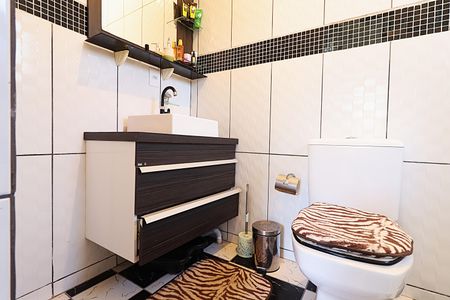 Casa para alugar com 200m², 4 quartos e 6 vagasBanheiro da Suíte 1