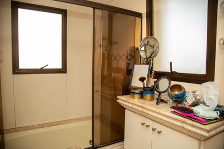 Apartamento à venda com 460m², 4 quartos e 5 vagasBanheiro da Suíte