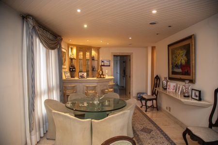 Apartamento à venda com 460m², 4 quartos e 5 vagasCobertura