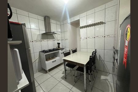 Casa à venda com 90m², 2 quartos e 1 vaga Casa à venda com 90m², 2 quartos e 1 vagaCozinha e Área de Serviço