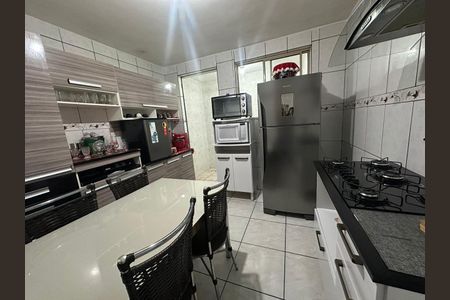 Casa à venda com 90m², 2 quartos e 1 vaga Casa à venda com 90m², 2 quartos e 1 vagaCozinha e Área de Serviço