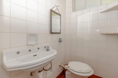 Casa à venda com 330m², 4 quartos e 3 vagasBanheiro da Suíte 4