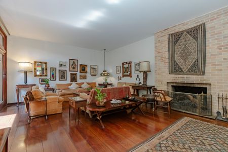 Casa à venda com 330m², 4 quartos e 3 vagasSala