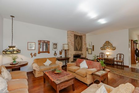 Casa à venda com 330m², 4 quartos e 3 vagasSala