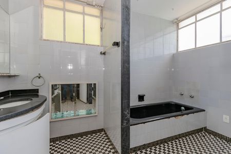 Casa à venda com 330m², 4 quartos e 3 vagasBanheiro da Suíte 3