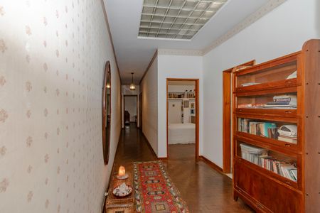 Casa à venda com 330m², 4 quartos e 3 vagasCorredor