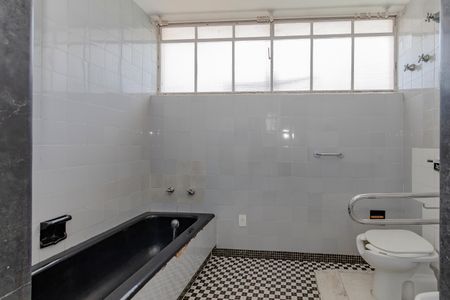 Casa à venda com 330m², 4 quartos e 3 vagasBanheiro da Suíte 3