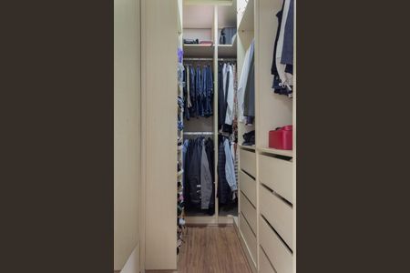 Casa à venda com 189m², 3 quartos e 2 vagas Casa à venda com 189m², 3 quartos e 2 vagasCloset da Suíte 1