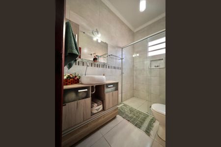 Casa à venda com 170m², 4 quartos e 2 vagasBanheiro