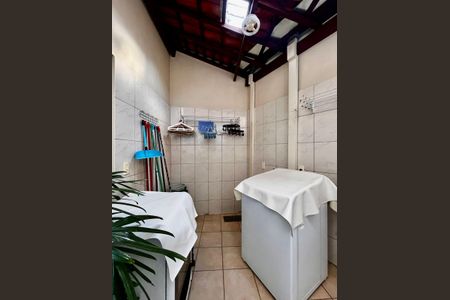 Casa à venda com 170m², 4 quartos e 2 vagasÁrea de Serviço