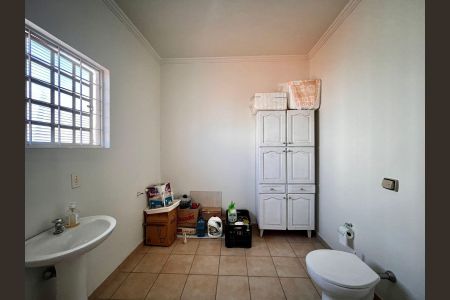 Casa à venda com 170m², 4 quartos e 2 vagasBanheiro de Serviço