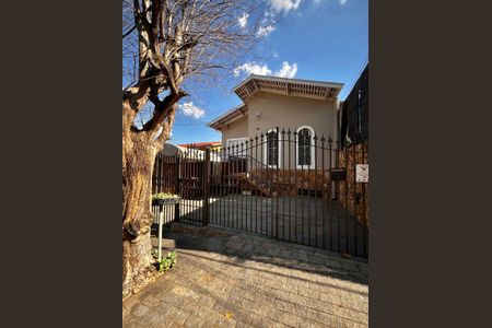 Casa à venda com 170m², 4 quartos e 2 vagasFachada