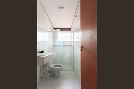 Casa à venda com 190m², 5 quartos e 2 vagas Casa à venda com 190m², 5 quartos e 2 vagasBanheiro Social 2