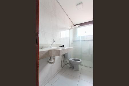 Casa à venda com 190m², 5 quartos e 2 vagas Casa à venda com 190m², 5 quartos e 2 vagasBanheiro Social 2