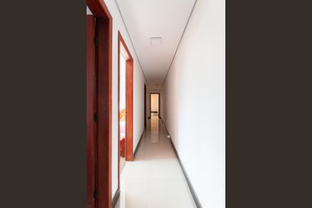 Casa à venda com 190m², 5 quartos e 2 vagas Casa à venda com 190m², 5 quartos e 2 vagasCorredor