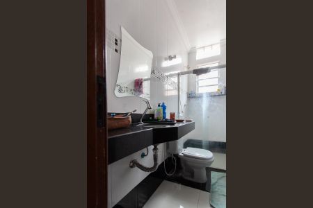 Casa à venda com 190m², 5 quartos e 2 vagas Casa à venda com 190m², 5 quartos e 2 vagasBanheiro Social 1