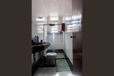 Casa à venda com 190m², 5 quartos e 2 vagas Casa à venda com 190m², 5 quartos e 2 vagasBanheiro Social 1