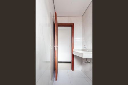 Casa à venda com 190m², 5 quartos e 2 vagas Casa à venda com 190m², 5 quartos e 2 vagasBanheiro Social 2