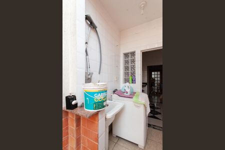 Casa à venda com 190m², 5 quartos e 2 vagas Casa à venda com 190m², 5 quartos e 2 vagasÁrea de Serviço