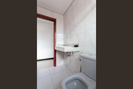 Casa à venda com 190m², 5 quartos e 2 vagas Casa à venda com 190m², 5 quartos e 2 vagasBanheiro Social 2