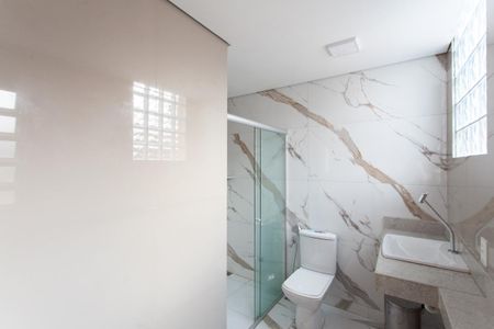 Casa à venda com 190m², 5 quartos e 2 vagas Casa à venda com 190m², 5 quartos e 2 vagasBanheiro da Suíte 1