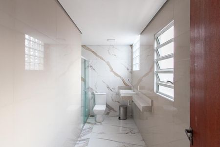 Casa à venda com 190m², 5 quartos e 2 vagas Casa à venda com 190m², 5 quartos e 2 vagasBanheiro da Suíte 1