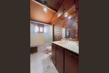 Casa para alugar com 250m², 3 quartos e 4 vagas Casa para alugar com 250m², 3 quartos e 4 vagasBanheiro da Suíte