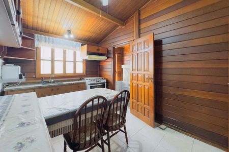 Casa para alugar com 250m², 3 quartos e 4 vagas Casa para alugar com 250m², 3 quartos e 4 vagasCozinha e Área de Serviço