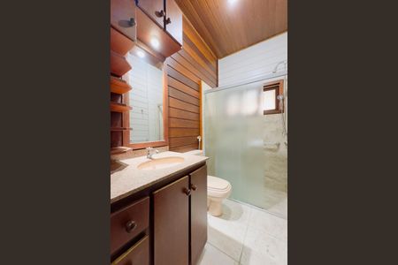 Casa para alugar com 250m², 3 quartos e 4 vagas Casa para alugar com 250m², 3 quartos e 4 vagasBanheiro