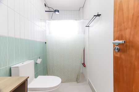 Banheiro de casa para alugar com 1 quarto, 35m² em Vila Pirajussara, São Paulo