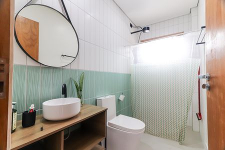 Banheiro de casa para alugar com 1 quarto, 35m² em Vila Pirajussara, São Paulo