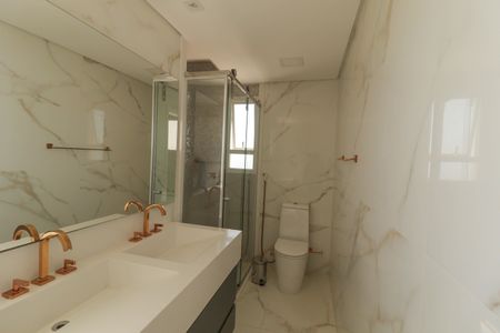 Apartamento para alugar com 238m², 4 quartos e 4 vagas Apartamento para alugar com 238m², 4 quartos e 4 vagasBanheiro da Suíte 1