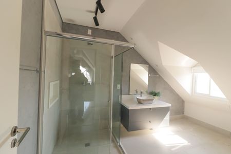 Apartamento para alugar com 238m², 4 quartos e 4 vagas Apartamento para alugar com 238m², 4 quartos e 4 vagasBanheiro da Suíte 2